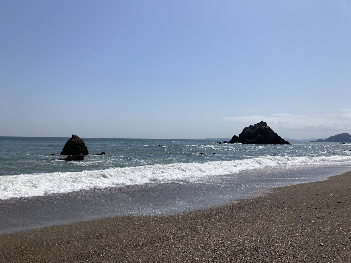 日出の石門（ひいのせきもん）（田原サーフ）【田原市】