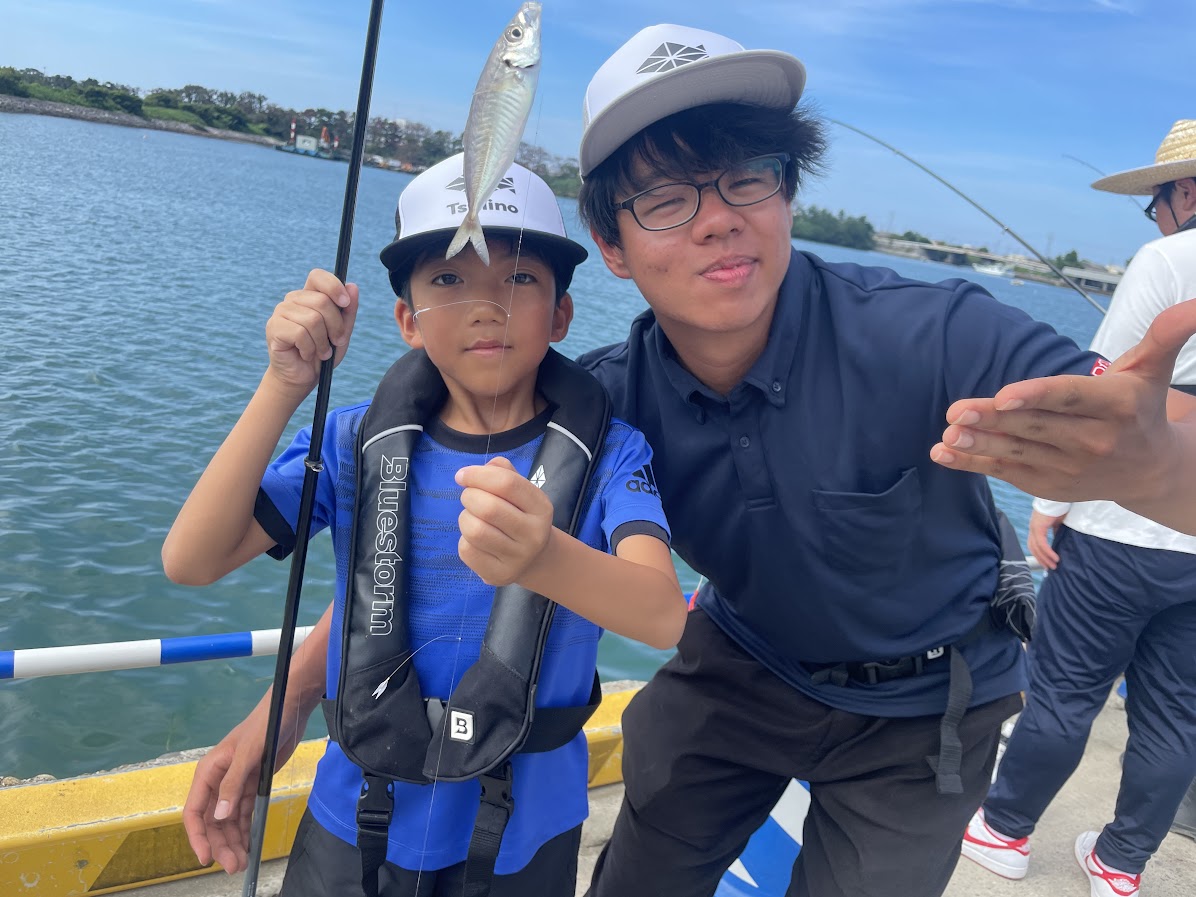 浜名湖サビキ♪ アジ！ルネサンスペットアカデミー学生がお手伝い。