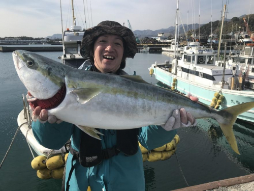 この日の最大魚はなんと！丸々太ったワラサでした(笑)