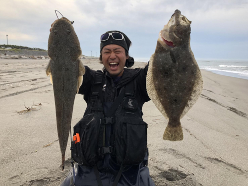 遠州サーフで釣れたヒラメとマゴチ。