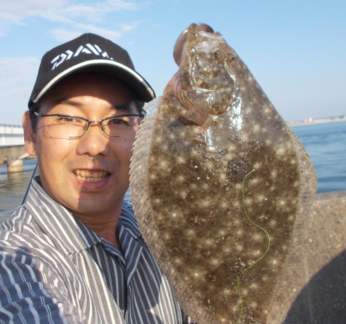 前回の釣行の際に釣れなかったので今回はヒラメ狙いで行ってきました。掛けそこないあわせると５,６回アタリがありました。小さいのが釣れたときは逃がしてあげてください。