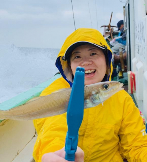 潮の流れ、風ともになく難しい状況でしたが釣れるキスは良型多し!!