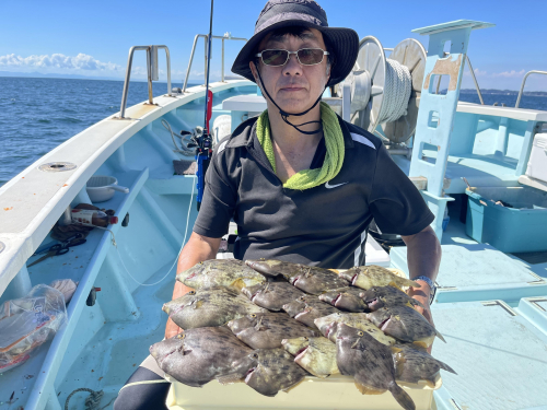 こちらのお客様はカワハギ釣り初挑戦でデカハギ混じりの❶❼枚狩るッψ(｀∇´)ψ