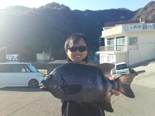 小型の石鯛でしたが、お土産用にキープさせて頂きました。