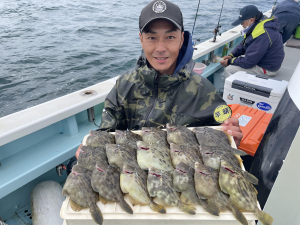 こちらの常連様は朝イチからコンスタントに今日のガシラ狩りッψ(｀∇´)ψ