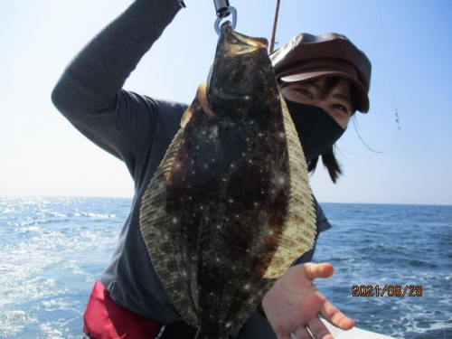 こちらのツリジョ様は電動貸し竿で大山夏ビラメを釣り上げましたよッ(^-^)