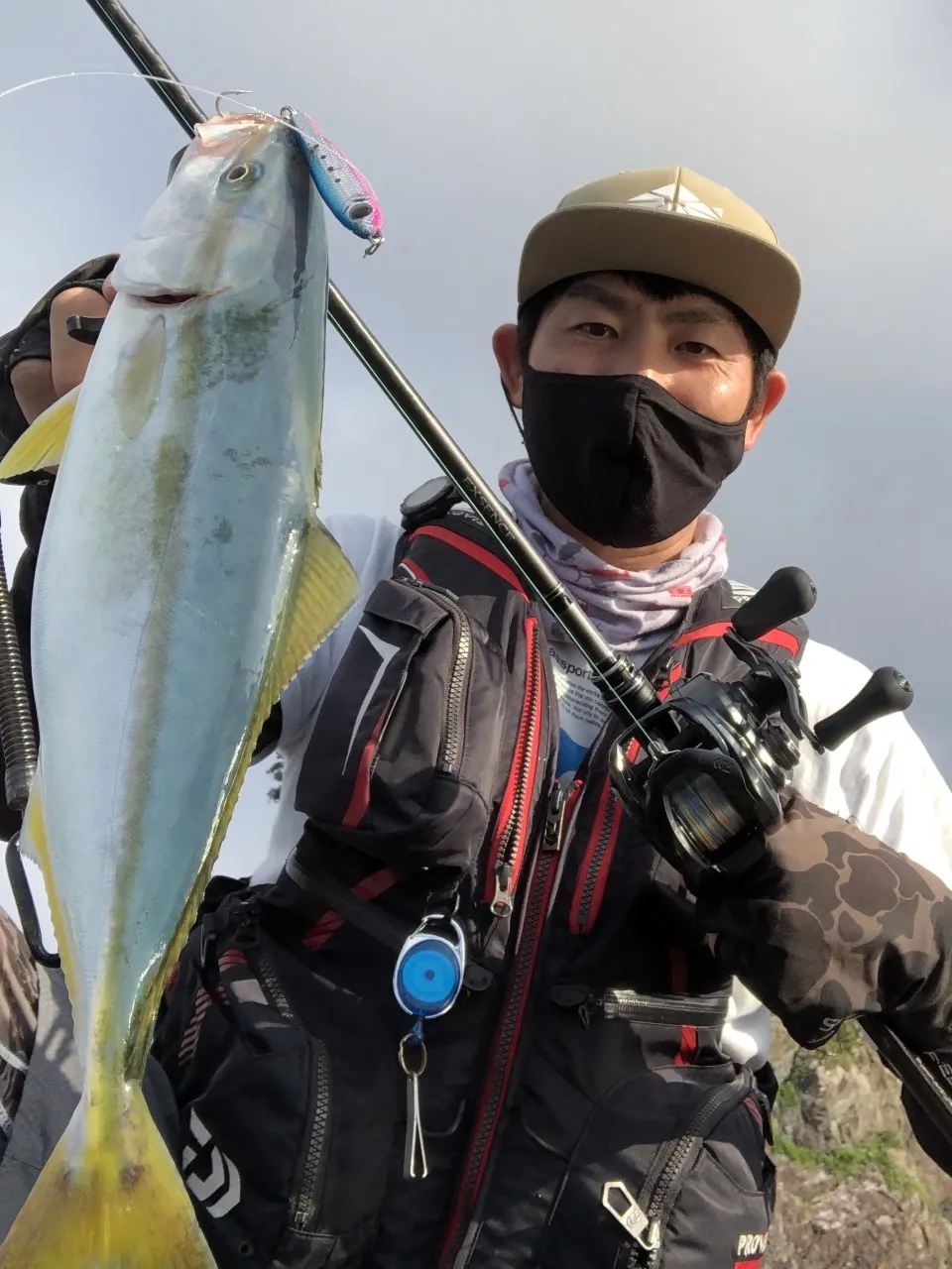 シオが入れ食い 夏の沖磯で五目釣りin紀伊長島 釣具のイシグロ 釣り情報サイト