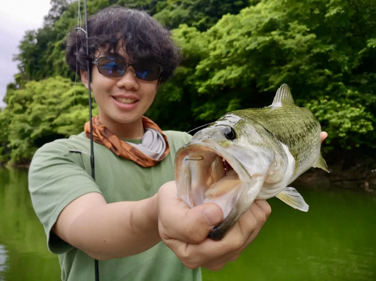 最高のロケーションでバス釣り！！奥矢作ダムで初めてのボートバス釣りに挑戦。｜釣具のイシグロ