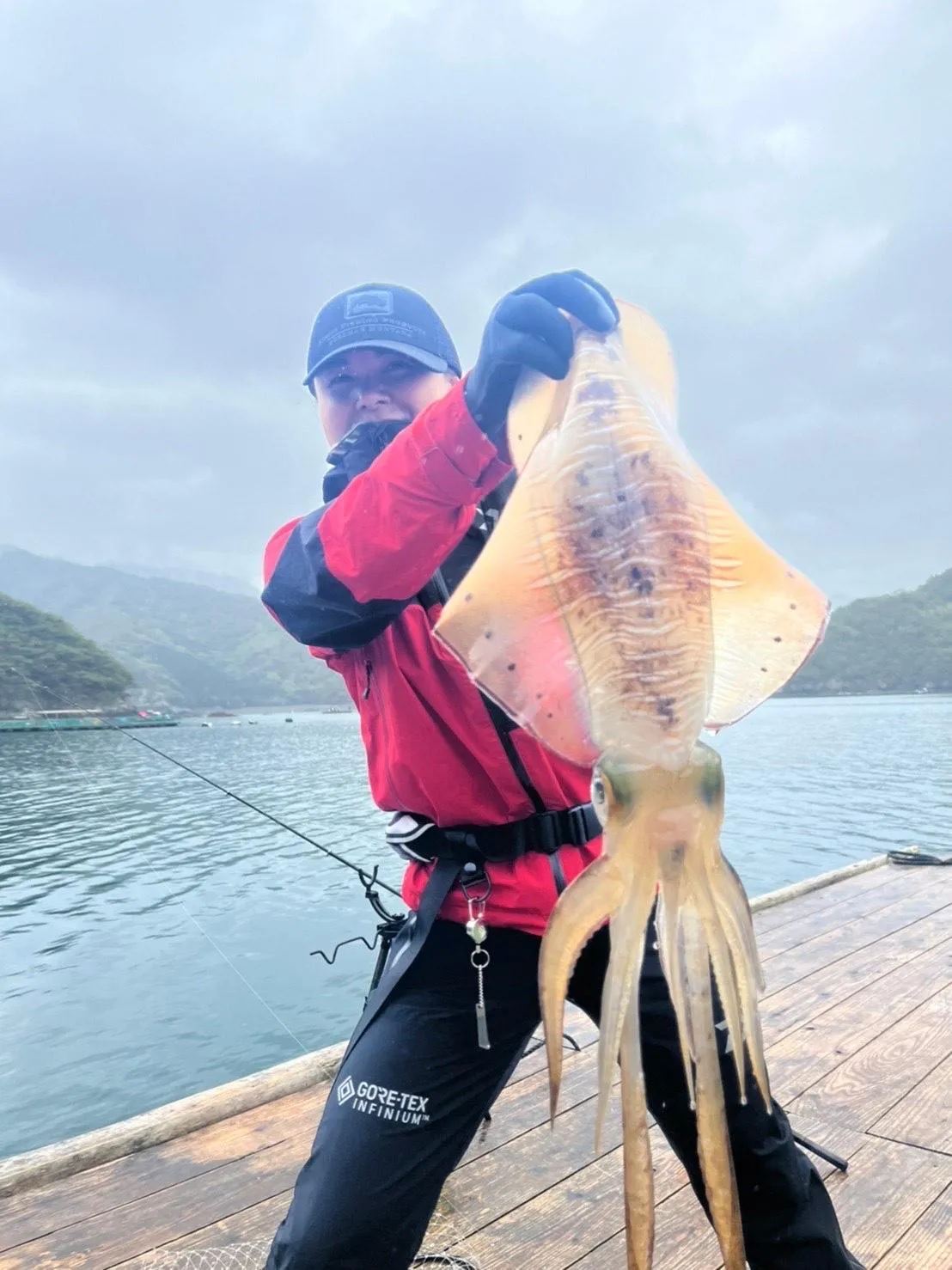 三重県イカダヤエン釣りでデカアオリイカ釣れました 釣具のイシグロ 釣り情報サイト