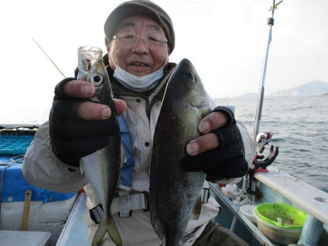 こちらの常連様は初冬デカマアジ 越冬ジャンボイサキを釣り上げてましたよッ(°▽°)