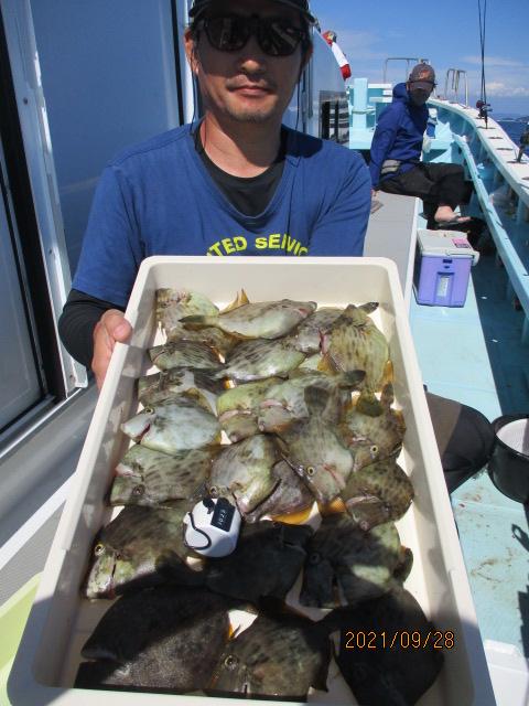 こちらの常連様も初秋デカハギ混じりで沢山、釣り上げてましたよッ(^-^)