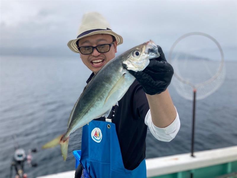 アジ釣りでは仕掛けを多めに用意しましょう！アジに針を飲まれた場合は抜くことよりも仕掛けを交換した方が良いです。手返し良く釣ることで数を伸ばすことができます。