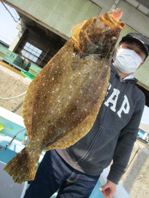 こちらの常連様も良い型の初春ビラメを釣りましたよッ(^-^)