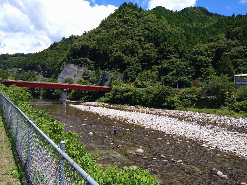 駐車場からお錦橋。