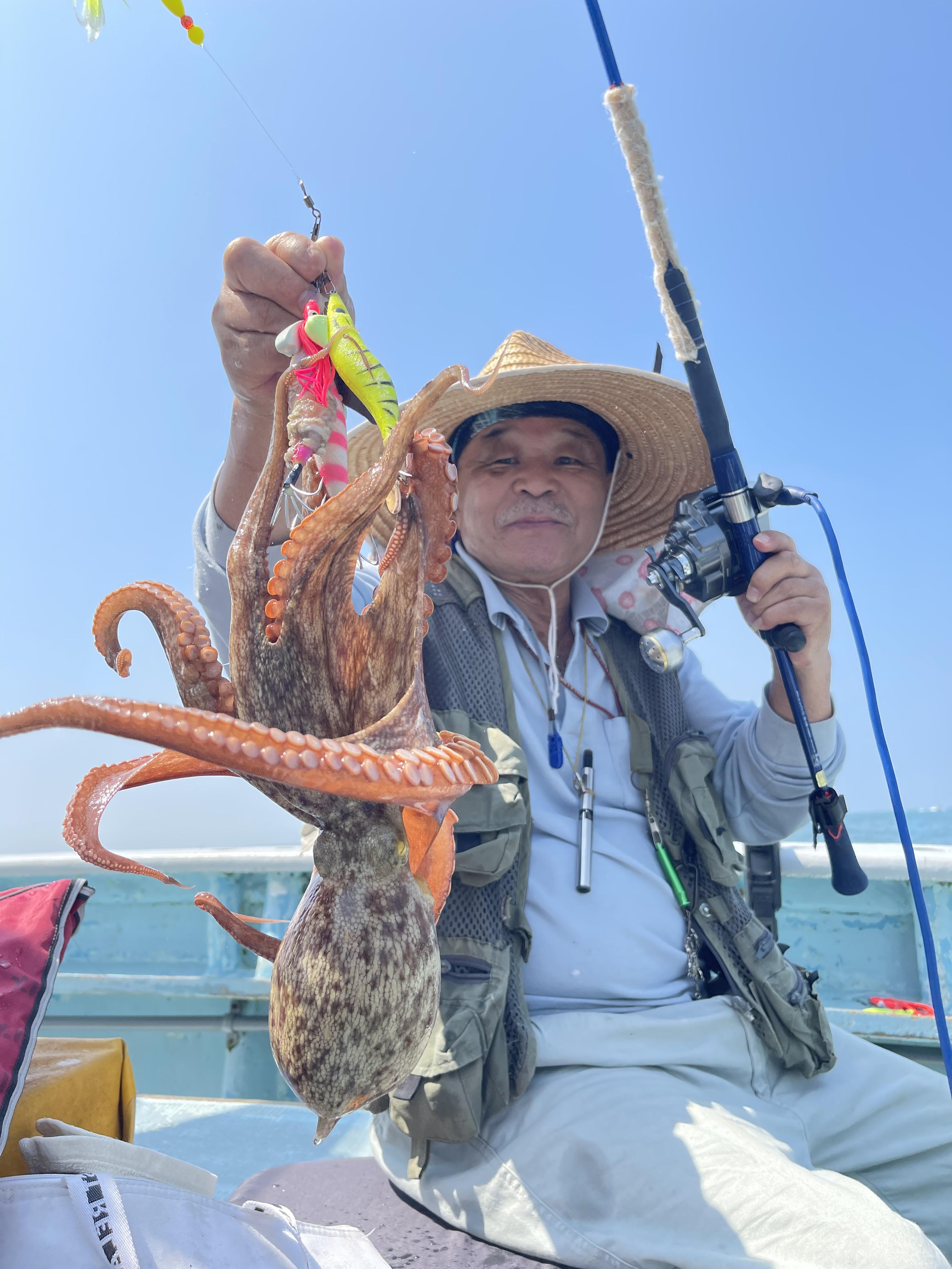 こちらのお客様は食べ頃 600㌘マダコ釣りたてパチりッ(^-^)