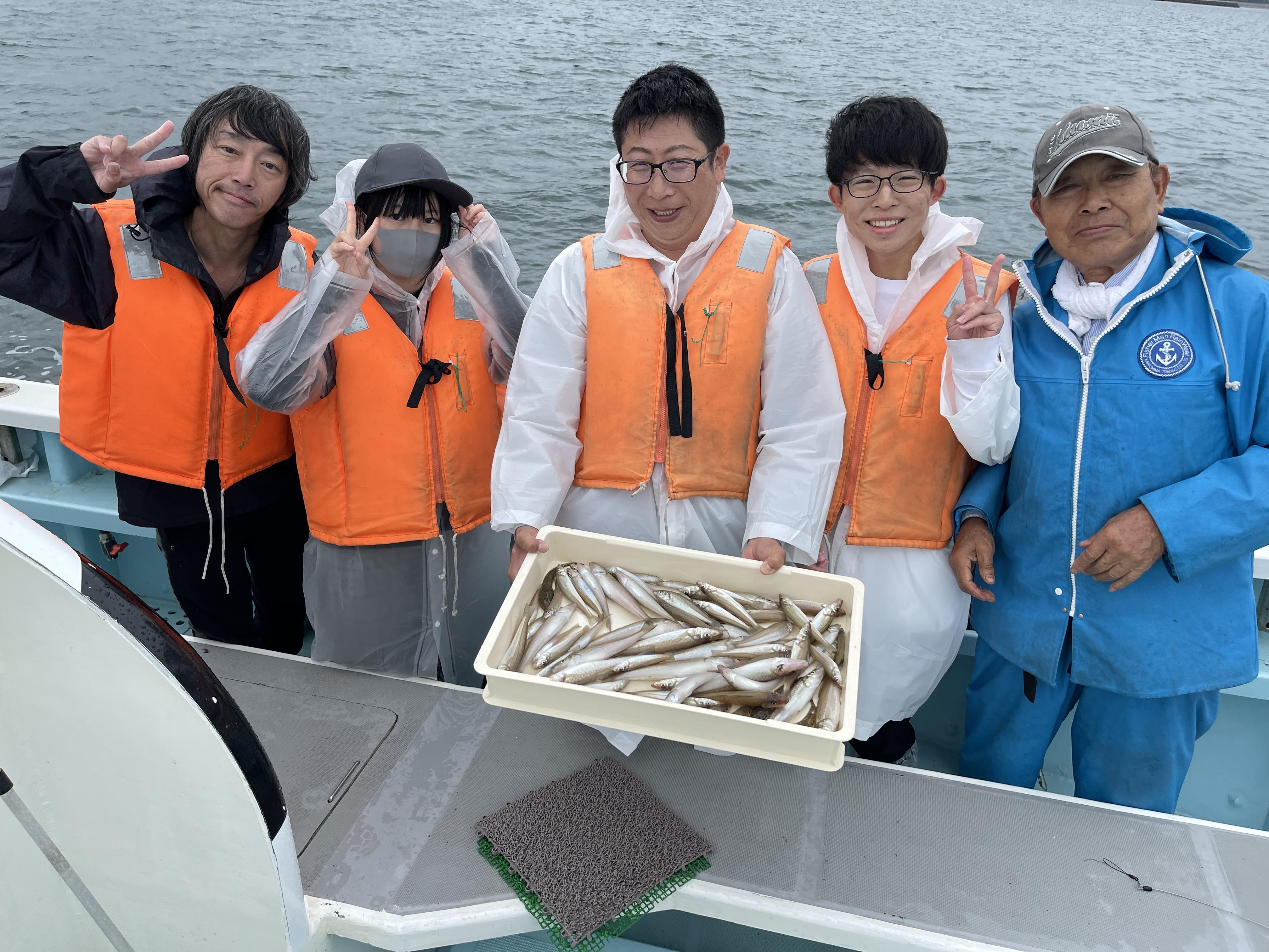 こちらのお客様達も【極太ギス】混じりで釣りましたよッ(^-^)v