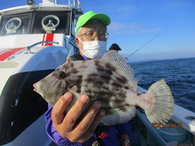 いつもの常連様は初秋❷❾㌢デカハギを釣り上げましたよッ(°▽°)