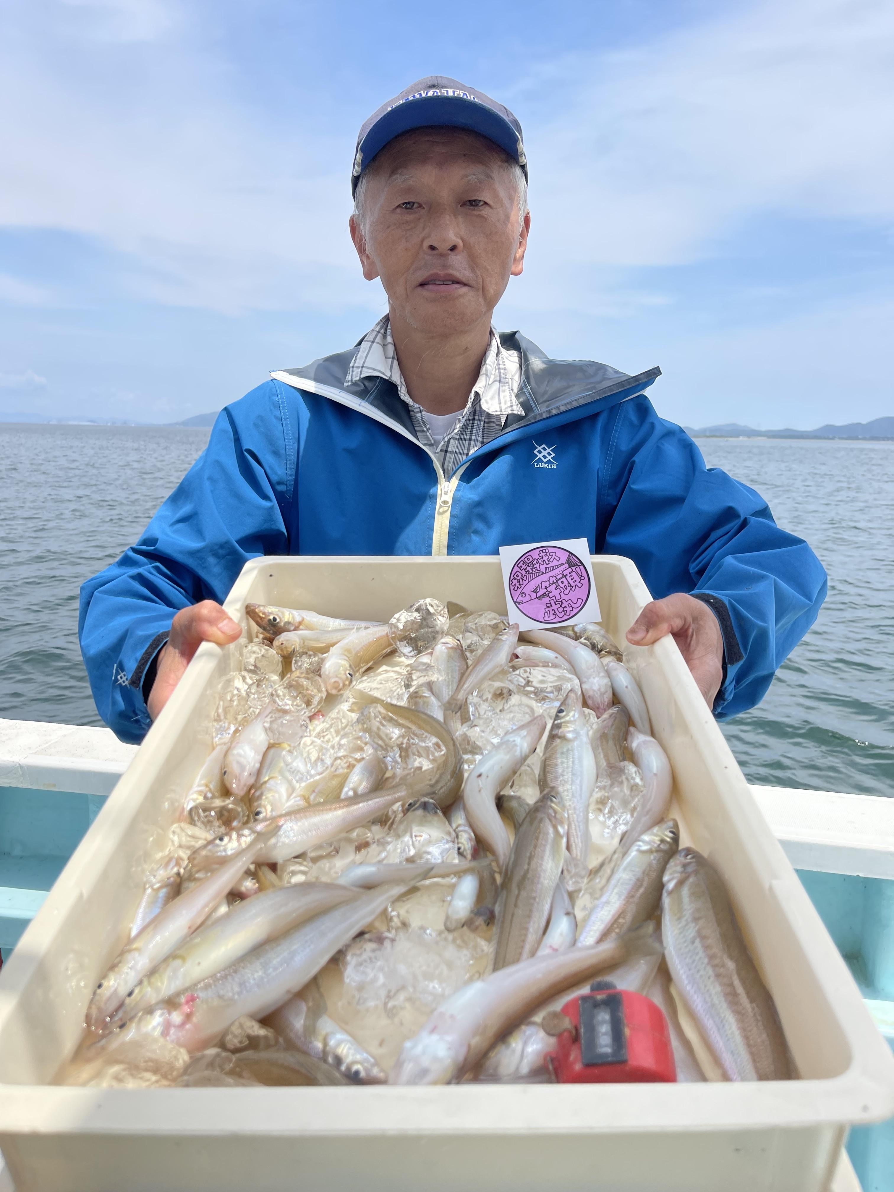 こちらの常連様も【極太ギス】混じりで今日の竿ガシラにッ(°▽°)