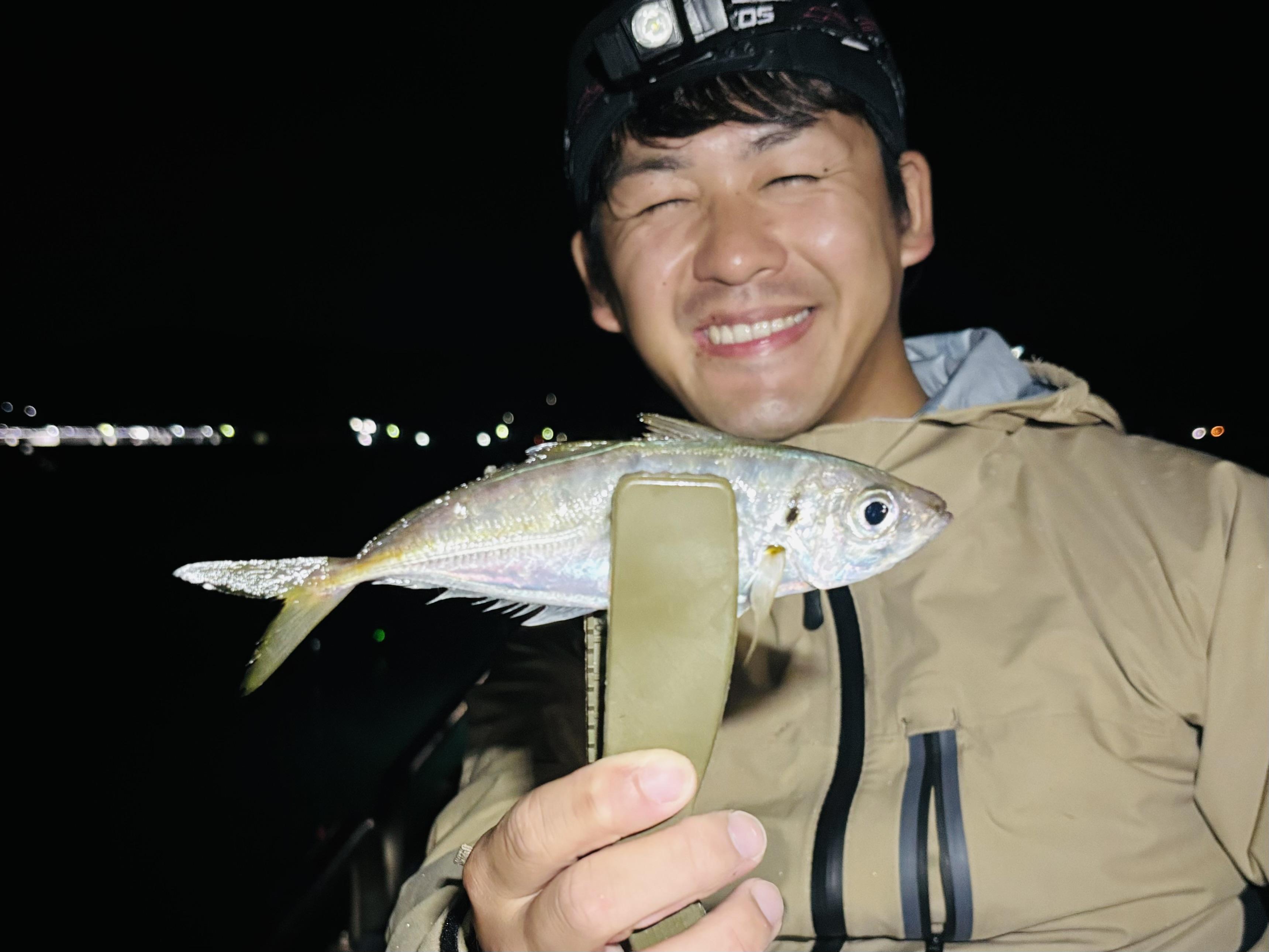 みんな大好きアジを釣るなら
豊浜釣り桟橋へ♪