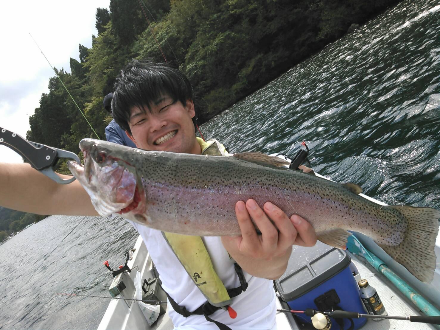 流行中 芦ノ湖レイクジギング この釣りはハマる 釣具のイシグロ 釣り情報サイト