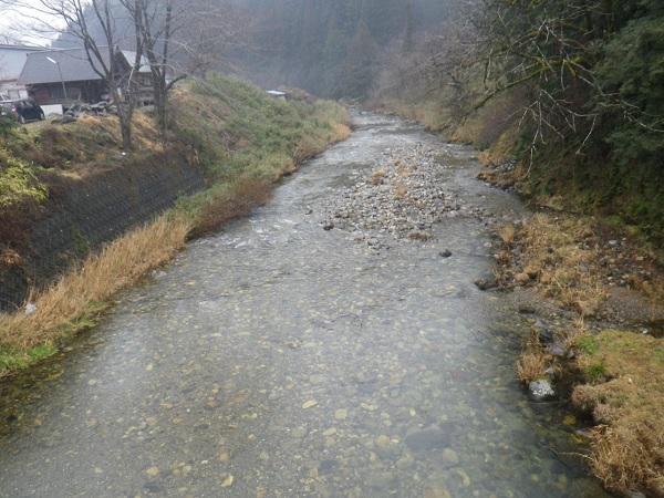 那比川中流域　雨の降る中での釣り！