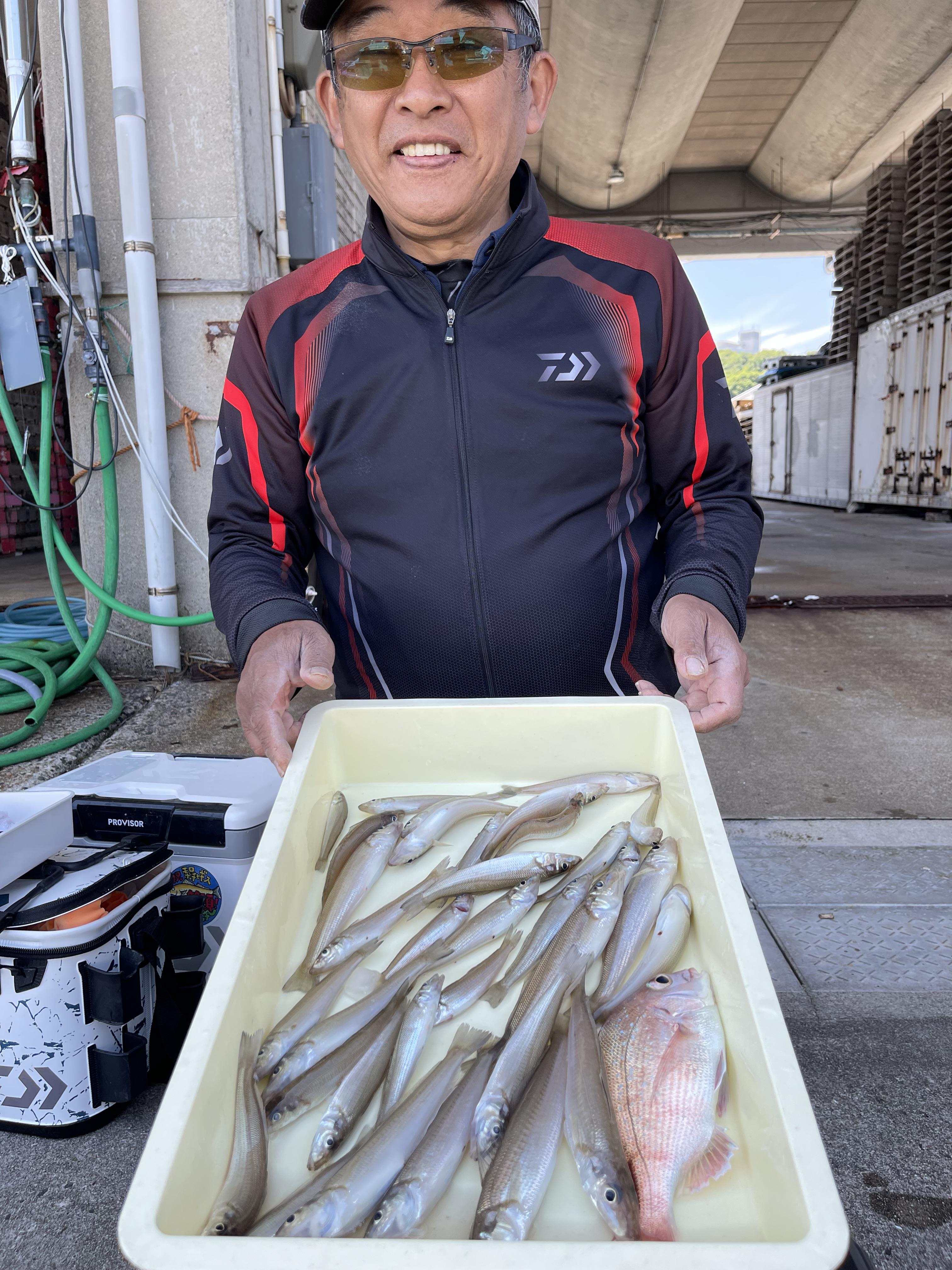 こちらの常連様も晩御飯のおかず狩りッψ(｀∇´)ψ