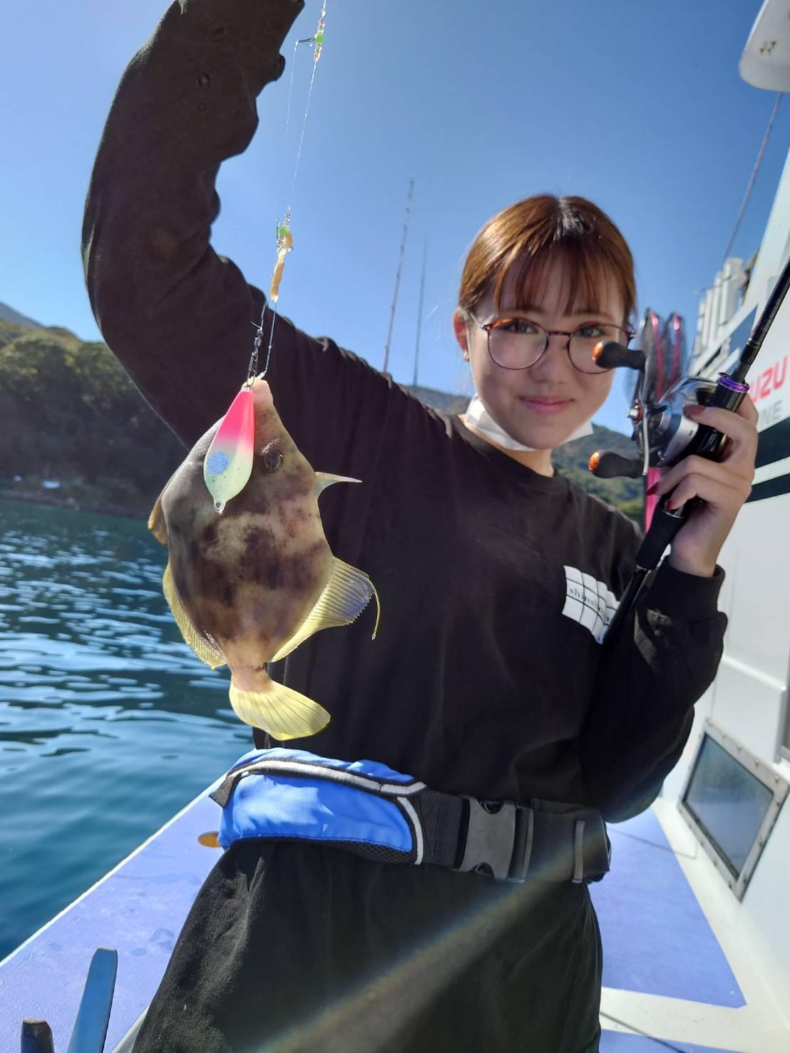 沼津沖の船からのカワハギ釣りで良型のカワハギが釣れ出しました!!