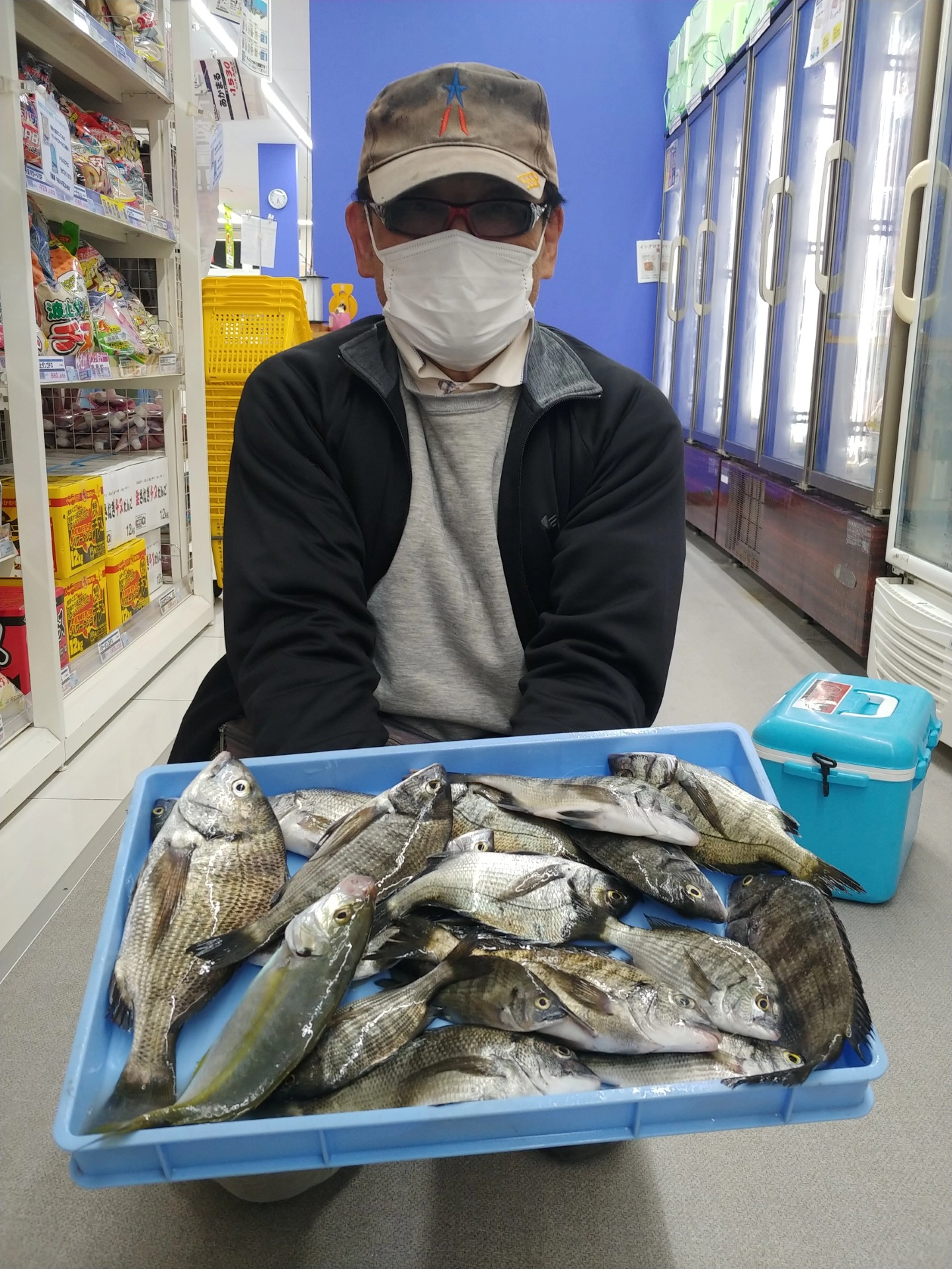 常連の三貝様の本日の釣果は浜名湖ダンゴ釣り黒鯛大漁です