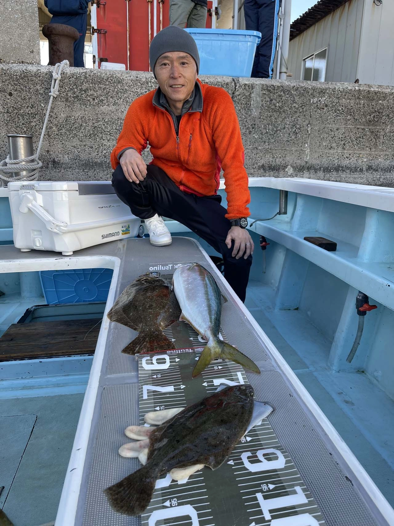 こちらの常連様は肉厚デッカビラメ、ワラサと狩るッψ(｀∇´)ψ