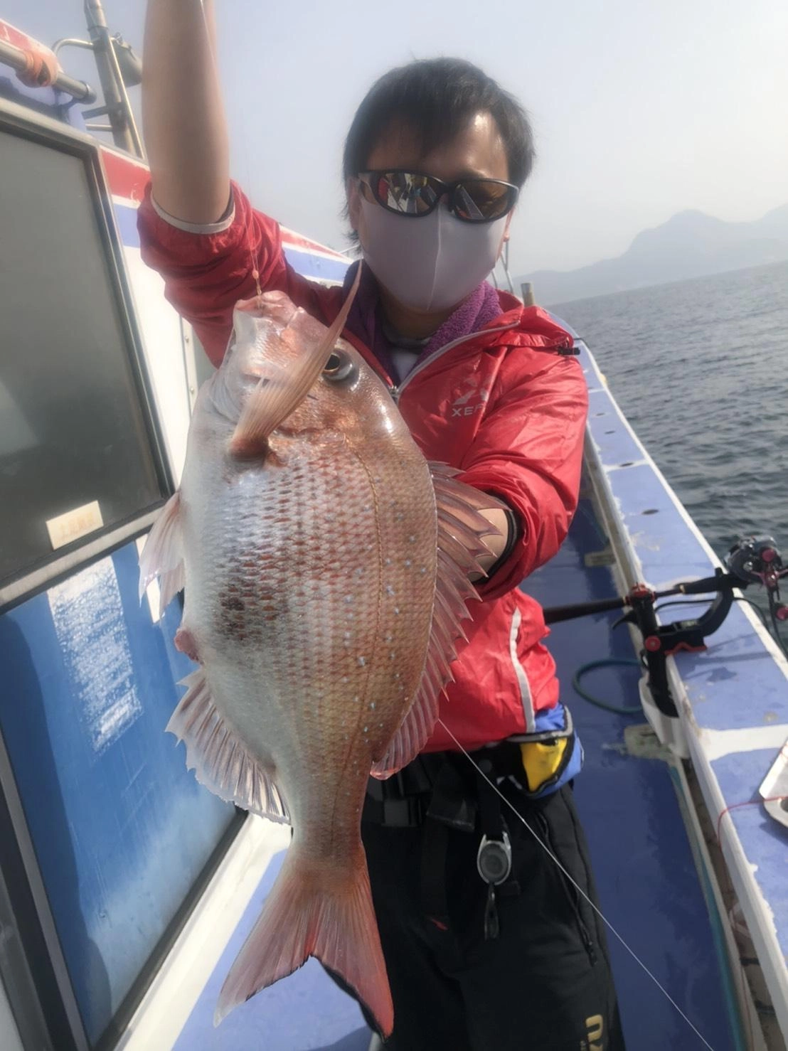 ハリスは4号12m1本でヒット!海水の塩分濃度がやや高めなのでオキアミと同調させるためテーパーではなく4号1本にしました。